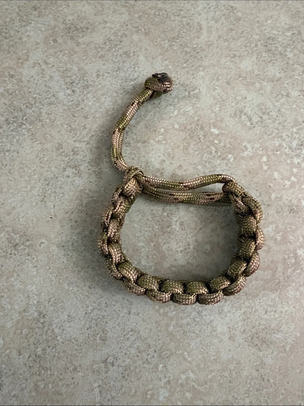 Men's Braided Paracord Bracelet in Olive Brown